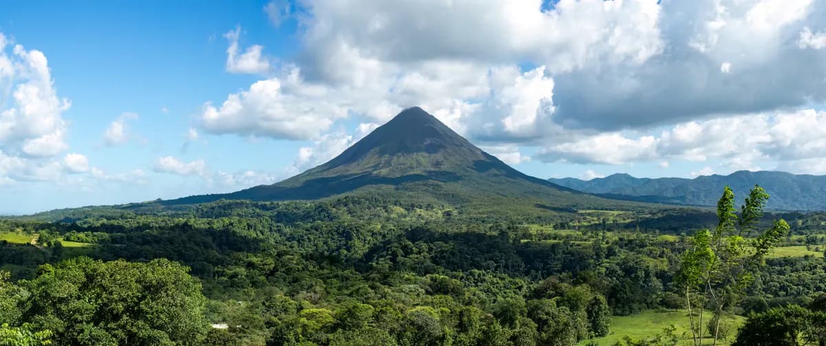 Hotel Nayara Arenal - Tropical Luxury Near Arenal Volcano. Photo: Wikimedia Commons — Arenal Volcano, Costa Rica