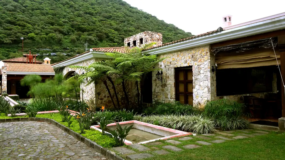 Coffee Hotels in Guatemala: $30 Highland Cabins to $450 Antigua Stays. Photo: Wikimedia Commons — Finca Filadelfia, Antigua Guatemala