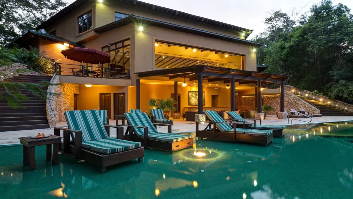 Las Lagunas Boutique Hotel - Jungle Luxury Between Two Lagoons Near Tikal. Las Lagunas Boutique Hotel